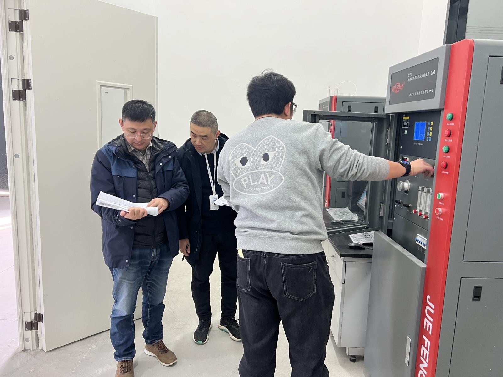 單體燃燒試驗(yàn).jpg 單體燃燒試驗(yàn).jpg