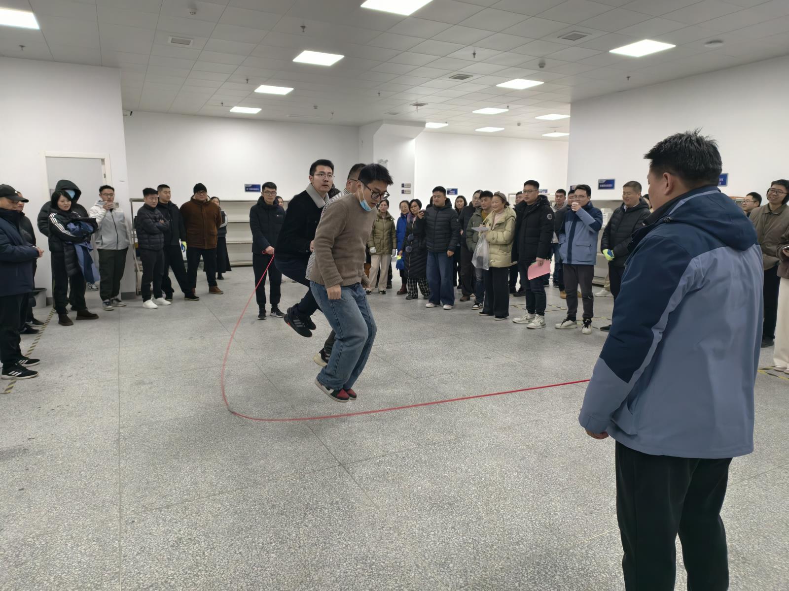 跳大繩1.jpg 跳大繩1.jpg