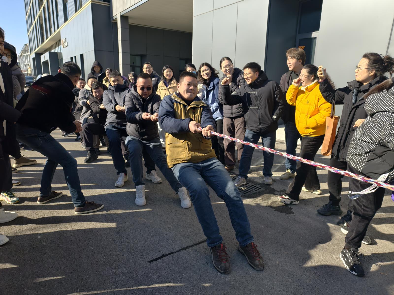 拔河1.jpg 拔河1.jpg